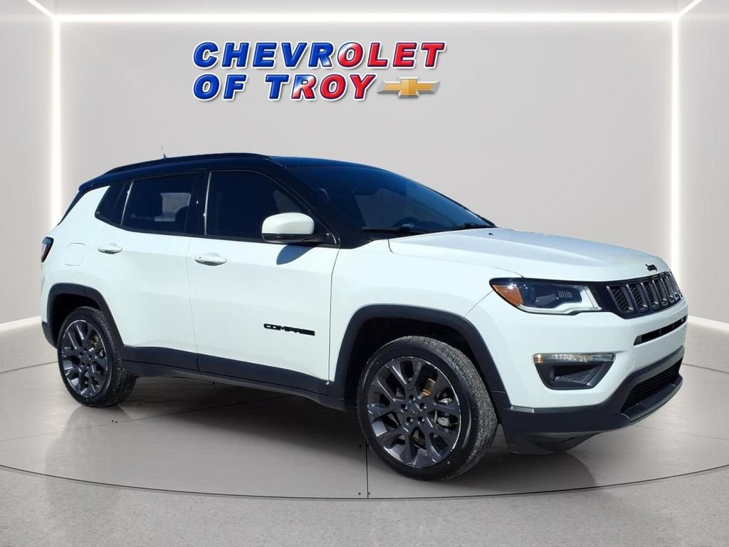 2019 Jeep Compass High Altitude 4x4 in White — front three-quarter view