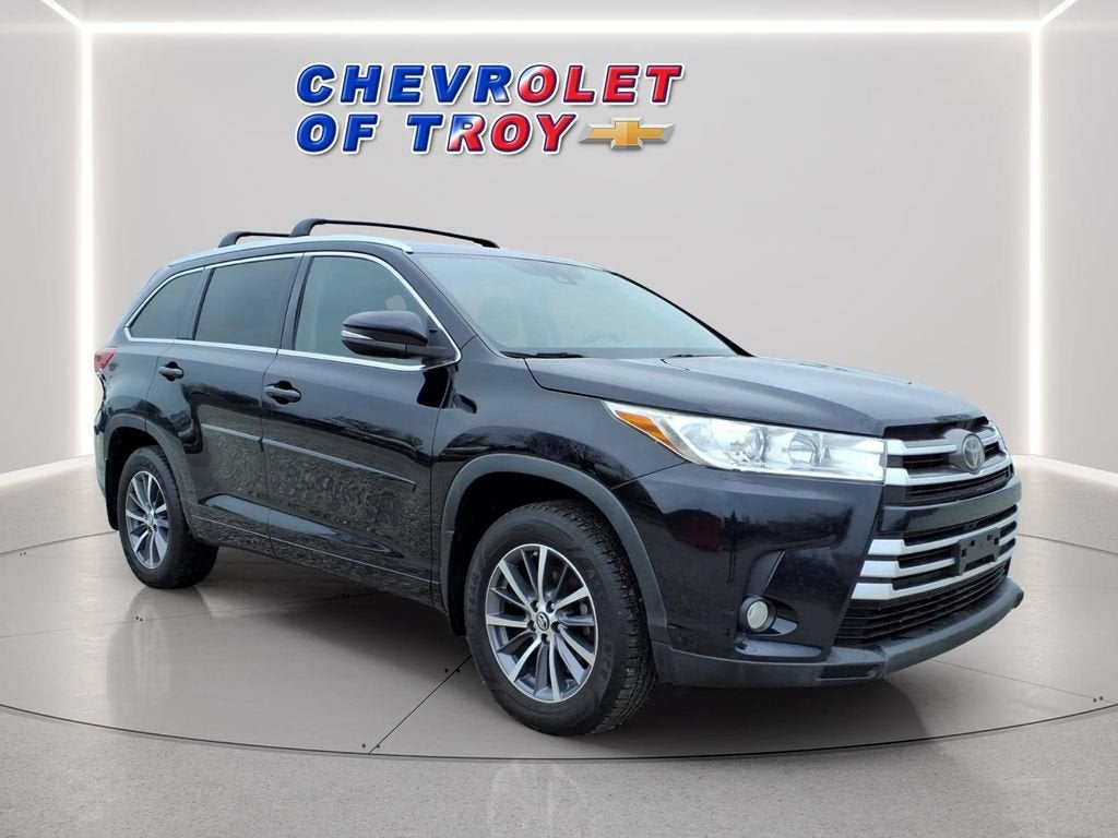 2017 Toyota Highlander XLE in Black — front three-quarter view